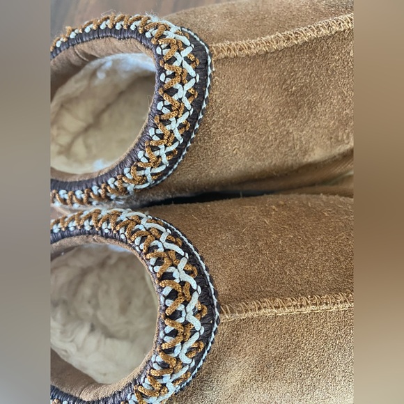 UGG Kids boots (size 7) - Picture 7 of 9